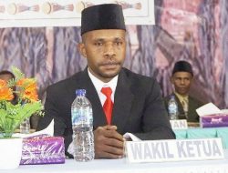 Wakil Ketua DPRD Dogiyai Simon Pekei: Elite Perlu Memberikan Edukasi Politik yang Benar