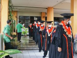 Wisuda S-1 dan S-2 Kelas Dogiyai: Selama Kuliah Serasa di Rumah Sendiri