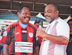 Bupati Kabupaten Nabire Mesak Magai Buka Turnamen Bola Bupati Cup I 2022