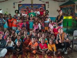 PMKRI Timika Berbagi Kegembiraan dengan Anak-anak Sekami Gereja Santo Fransiskus Xaverius Pomako, Papua Tengah