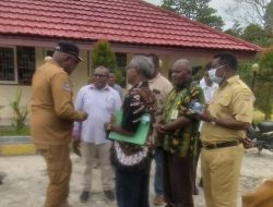 Pelaksana Tugas Bupati John Rettob Respon Masalah Beasiswa Mahasiswa asal Mimika yang Dikelola BPSDM Provinsi Papua