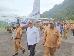 Bupati Spei Yan Bidana Resmikan Bandara Baru di Distrik Eipomek, Kabupaten Pegunungan Bintang