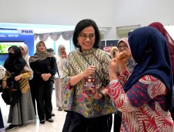 Menteri Keuangan Beri Semangat Nasabah Permodalan Nasional Madani untuk Terus Berdaya