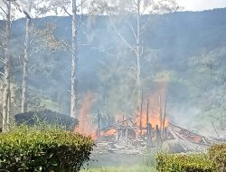Gedung Perpustakaan Sekolah Alkitab di Kabupaten Puncak Terbakar