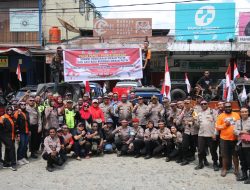 Polres Jayapura Konvoi Kendaraan dan Bagikan 1.708 Bendera Merah Putih Jelang HUT ke-97 RI