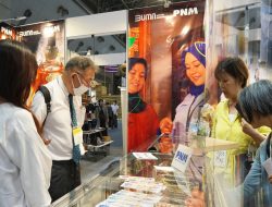 Meriahkan Hari Pelanggan Nasional, PNM Kirim Produk Nasabah Bermekaran di Negeri Sakura Jepang