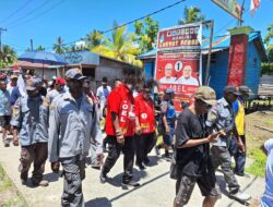 Ribuan Warga Sambut Kedatangan Calon Bupati John Rettob dan Wakil Bupati Emanuel Kemong di Kokonao