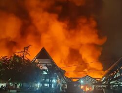 Puluhan Kios di Pasar Phara Sentani, Kabupaten Jayapura Ludes Terbakar Senin Dini Hari