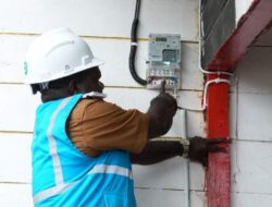 PLN Hadirkan Listrik 24 Jam di 12 Kampung di Deiyai, Dorong Pertumbuhan Ekonomi