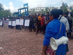 Massa Tiga Distrik di Wilayah Pegunungan Mimika Demo Tuntut Pemulihan Penerbangan Bersubsidi