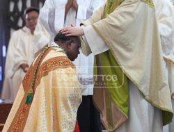 Putra Asli Tanah Papua Mgr Dr Bernardus Bofitwos Baru, OSA Ditahbiskan Menjadi Uskup Timika