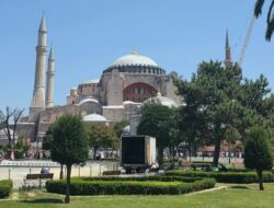 Sepenggal Cerita Mini Islamolog asal Indonesia Padre Marco Saat Mengunjungi Istanbul, Turki