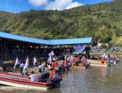 KONI Kabupaten Paniai Gelar Eksibisi Speed Boat di Danau Paniai