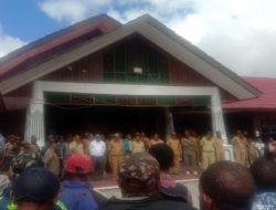 Ratusan Kepala Kampung Demo di Kantor Bupati Pegunungan Bintang, Papua
