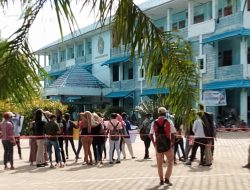 Puluhan Mahasiswa Unimuda Sorong Papua Barat Unjuk Rasa