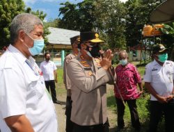 Kapolda Papua Barat Irjen Pol Dr Tornagogo Sihombing Tinjau Vaksinasi Masal