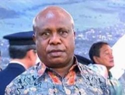 Lukas Dumupa: Berikan Pelayanan Maksimal Kepada Masyarakat
