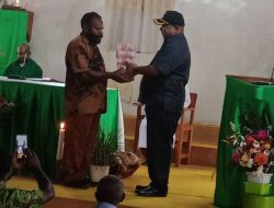 Bupati Dogiyai Bantu Dana Rp 800 Juta Untuk Pentahbisan Imam Baru di Paroki Mauwa