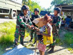 Aksi Satgas Pamtas RI-PNG Yonif 126/KC untuk Warga Keerom Jelang Natal dan Tahun Baru
