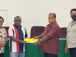 Tim Ahli Uncen Serahkan Rancangan Perdasi Keterbukaan Informasi Publik ke Komisi Informasi Papua