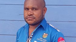 Bupati Dogiyai Yakobus Dumupa Terima Penghargaan DPD KNPI Papua