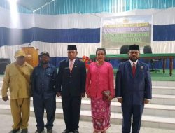 Bupati Yakobus Dumupa SIP, MIP Lantik Drs Petrus Agapa M.Si Sebagai Sekretaris Daerah Dogiyai