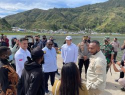 Anggota DPR RI Yan Mandenas, S.Sos, M.Si ke Papua untuk Bertemu Masyarakat