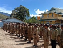Pelaksana Tugas Kepala Pol PP Kabupaten Dogiyai Gelar Rapat Perdana Bersama Para Staf