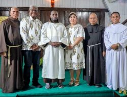 Mgr Aloysius Murwito OFM Tahbiskan Yoseph Tepa, Diakon OAP dari Suku Kamoro