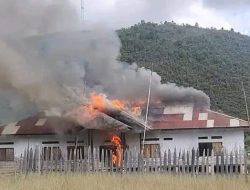 Diduga Imbas Pemilihan Kepala Kampung, Kantor Distrik Yatamo, Kabupaten Paniai Dibakar Orang Tak Dikenal