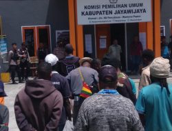 Aliansi Mahasiswa dan Masyarakat Unjuk Rasa di Kantor KPU Jayawijaya