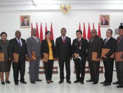 Apolo Safanpo Lantik Penjabat Sekda dan 10 Pimpinan Pratama di Lingkup Pemerintah Provinsi Papua Selatan
