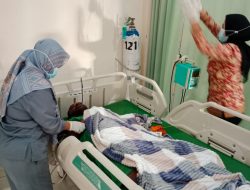 Anggota Koramil Tigi Korban Penusukan Saat Mencegah Pembakaran Pasar Waghete Jalani Operasi di RSUD Nabire