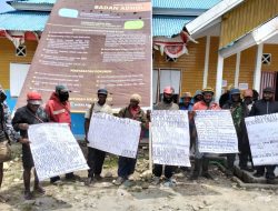 Warga Unjuk Rasa Menolak Peraturan KPU RI Terkait Penataan Dapil di Kabupaten Deiyai