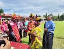 Penjabat Gubernur Ribka Haluk Resmikan Logo Daerah Papua Tengah Bertepatan Peringatan Hardiknas