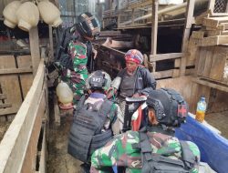Satgas Yonif Baladibya Yudha Patroli Sekaligus Lakukan Pengobatan Keliling di Enarotali