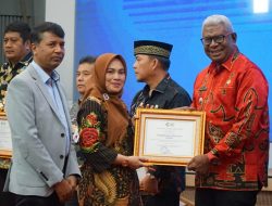 Pelaksana Tugas Bupati Mimika John Rettob Segera Terbitkan Regulasi Usai Terima Penghargaan Kemenkes RI