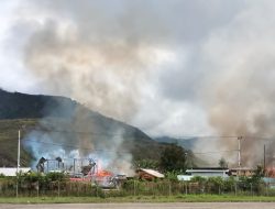 Ricuh di Kabupaten Dogiyai, Papua Tengah: Massa Serang Aparat Keamanan di Bandara Mowanemani