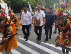 Menteri Pariwisata Sandiaga Salahudin Uno Tiba di Kantor Bupati Jayapura Disambut Tarian Suku Sentani