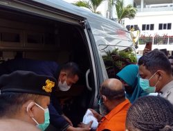Tangis Keluarga Pecah Saat Gubernur Nonaktif Papua Lukas Enembe Dijemput Paksa dari RSPAD Menuju Rutan KPK