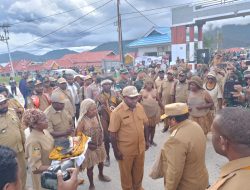 Penjabat Gubernur Papua Tengah Ribka Haluk: Sebagai Anak Merasa Terharu Diterima Penuh Kekeluargaan Saat Memasuki Tanah Deiyai