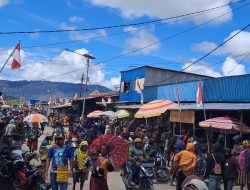 Jelang Peringatan HUT ke-78 Proklamasi Kemerdekaan RI Pasar Ikebo di Kabupaten Dogiyai Dipadati Masyarakat