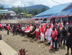 Parade Budaya Masyarakat Puncak Ramaikan Kota Ilaga Jelang Peringatan HUT ke-87 Kemerdekaan RI Tahun 2023