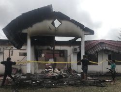 Kantor Komisi Pemilihan Umum Distrik Dekai, Kabupaten Yahukimo Terbakar