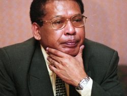 Kisah Sebuah Naskah: Mengenang Ben Anderson