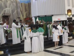 Belasan Imam Pimpin Misa Syukur untuk Johannes Rettob di Gereja Katedral Tiga Raja Timika