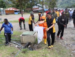 Aparat TNI-Polri Giat Bersama Ciptakan Lingkungan Kota Karubaga Bersih dan Sehat