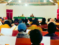 Pelaksana Tugas Kadis PMK Ferdinant Pakage Gelar Rapat Bersama Seluruh Kepala Kampung di Deiyai