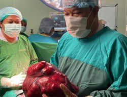 RSUD Jayapura Sukses Operasi Pasien Tumor Mioma Uteri Seberat 5,67 Kilogram