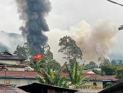 Bentrok Antar Massa Pendukung Caleg di Puncak Jaya: Satu Tewas dan Rumah Camat Wonwi Dibakar